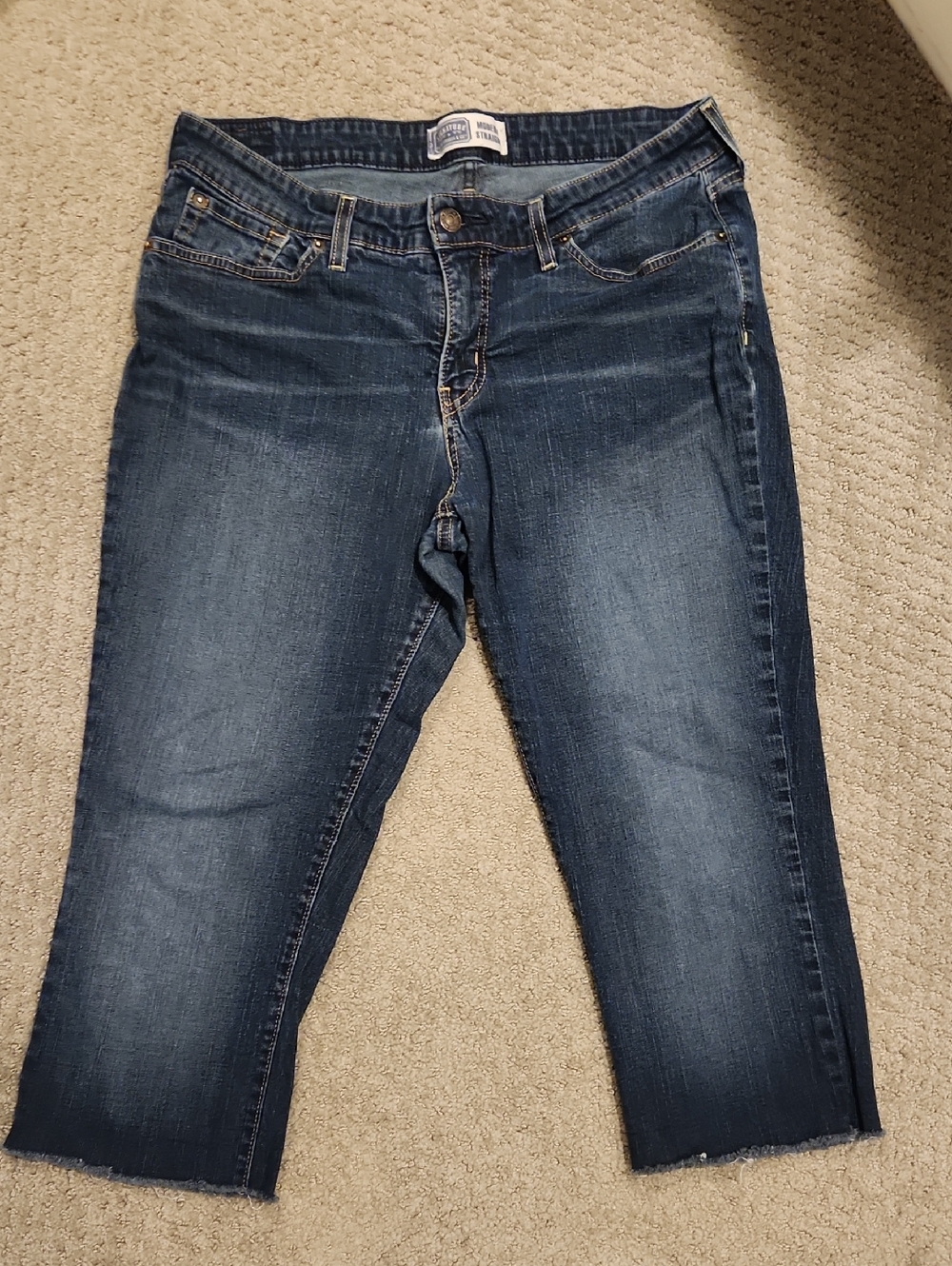 Levis Dark Blue Women's Cropped Jeans 14